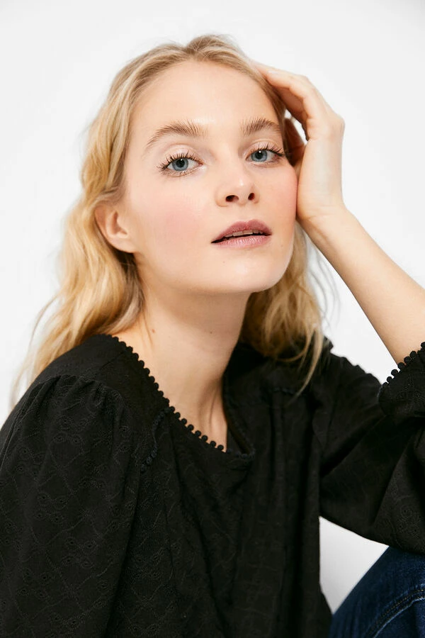 Springfield Blusa Negra Bordado Suizo - Imagen 6